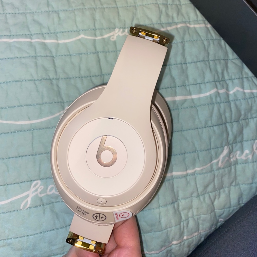 Brand new beats 3 studio wireless